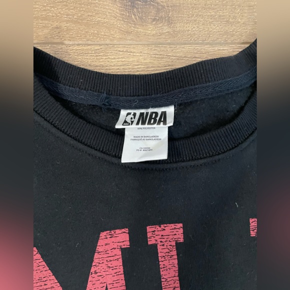 Miami Heat Official NBA Cropped Women’s Black Sweater Small - Picture 6 of 8